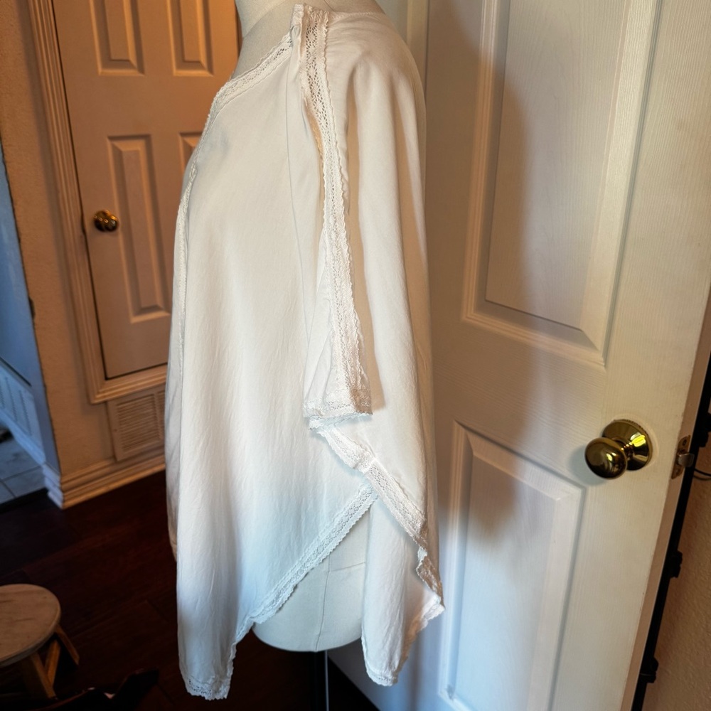 Elegant White Women's Tunic Top - Picture 7 of 10